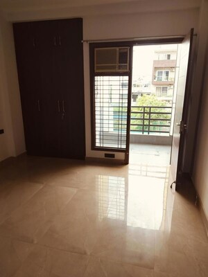 Room in 2 BHK Builder Floor at Sector 45 – for Rent