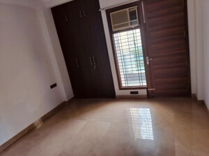 Room in 2 BHK Builder Floor at Sector 45 – for Rent