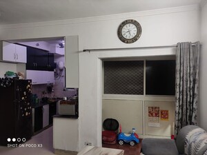 Furnished Amenities in 2.5 BHK Apartment at Aims Golf City, Sector 75 – for Rent