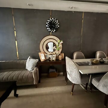 Master Bedroom in 4 BHK Villa at Sushant Lok Iii – for Rent