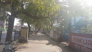 Parking in  Showroom at Krishna Nagar – for Rent