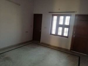 Room in 1.5 BHK Builder Floor at Jadhunath Enclave, Sector 29 – for Rent