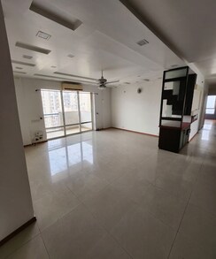 3.5 BHK + Servant Room Apartment For Rent in Unitech The Close South