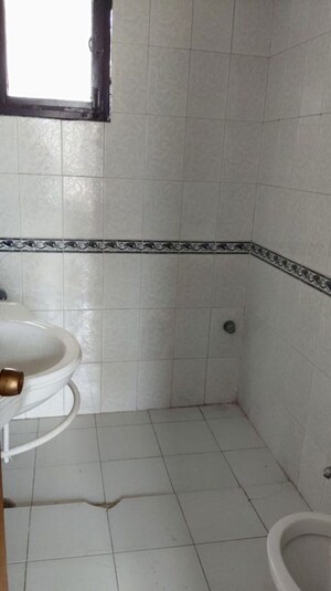 Bathroom in 3 BHK Apartment at Sector 6 Dwarka – for Rent