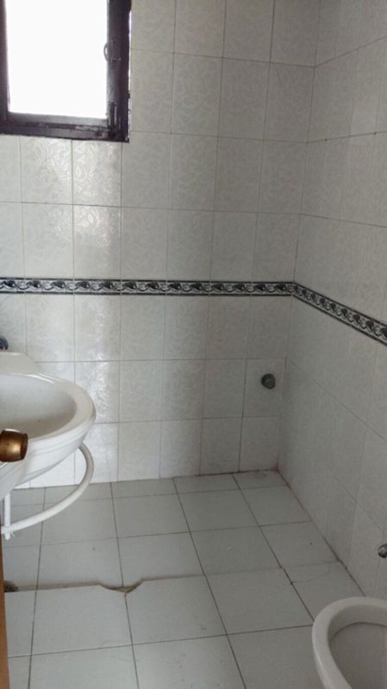 Bathroom, sector 6 dwarka 3 Bedroom 1400 Sq.Ft. Apartment In Sector 6 Dwarka Delhi 10131897