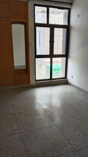 Room in 3 BHK Apartment at Sector 6 Dwarka – for Rent