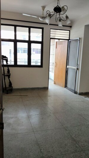 Room in 3 BHK Apartment at Sector 6 Dwarka – for Rent