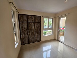 Room in 3.5 BHK Apartment at Orchid Petals, Sector 49 – for Rent