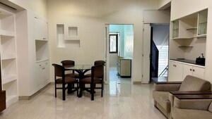 Team Area in 2 BHK Apartment at Mahim West – for Rent