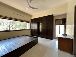 Room in 2 BHK Apartment at Mahim West – for Rent