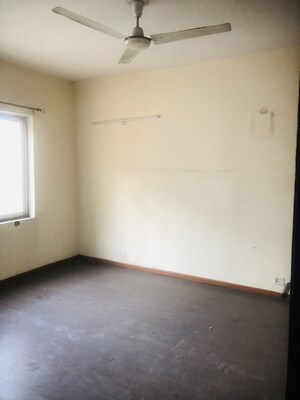 Room in 3.5 BHK Apartment at BPTP Park Grandeura, Sector 82 – for Sale