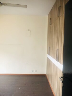 Room in 3.5 BHK Apartment at BPTP Park Grandeura, Sector 82 – for Sale