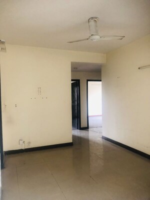 Room in 3.5 BHK Apartment at BPTP Park Grandeura, Sector 82 – for Sale