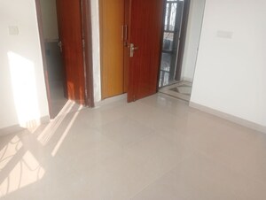 Room in 3 BHK Apartment at Parsvnath Green Ville, Sector 48 – for Rent