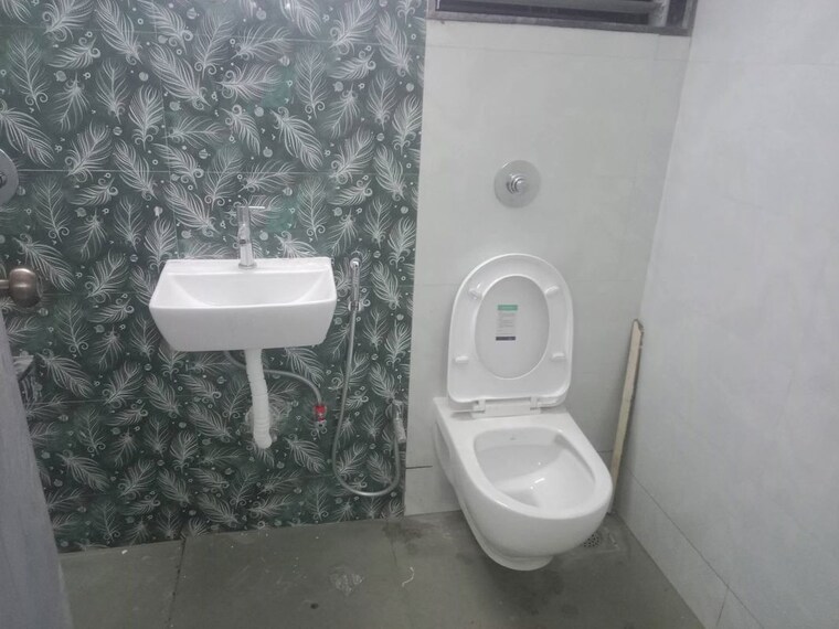 Bathroom, jogeshwari east Pg For Girls In Jogeshwari East 10132013