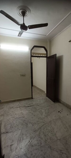 Room in 1 BHK Builder Floor at Panchsheel Vihar – for Rent