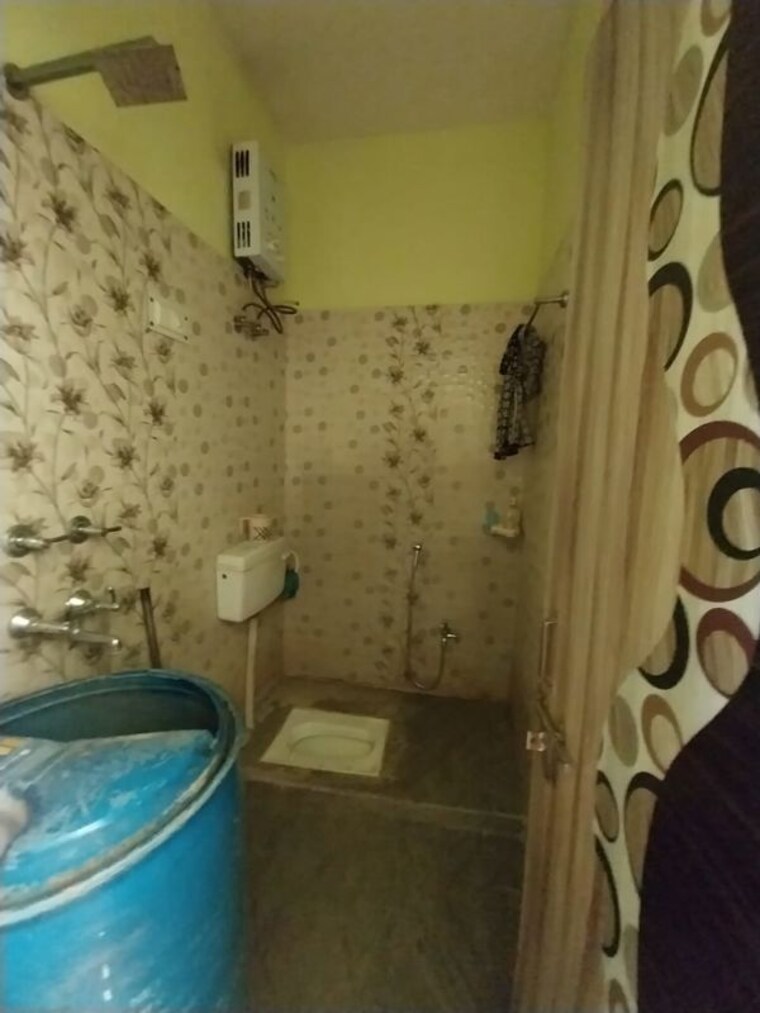 Bathroom, rajendra park 2 Bedroom 100 Sq.Yd. Independent House In Rajendra Park Gurgaon 10132071