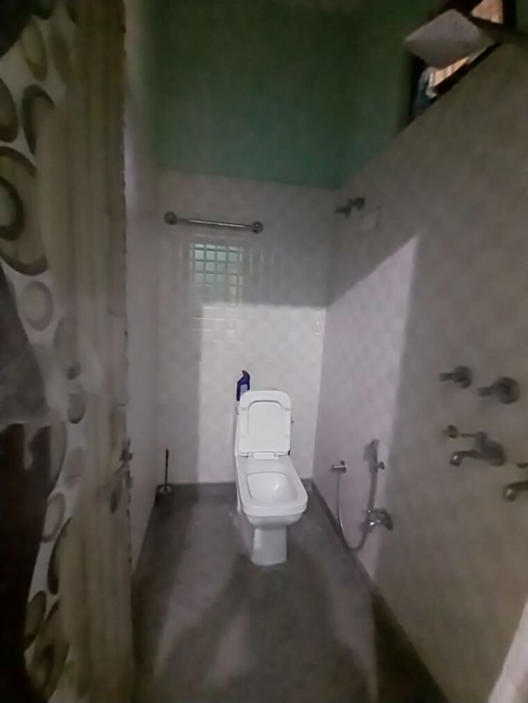 Bathroom, rajendra park 2 Bedroom 100 Sq.Yd. Independent House In Rajendra Park Gurgaon 10132071