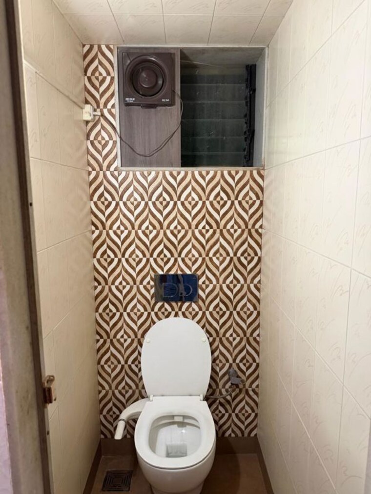 Bathroom, samata nagar 1 Bedroom 500 Sq.Ft. Apartment In Samata Nagar Thane 10132082