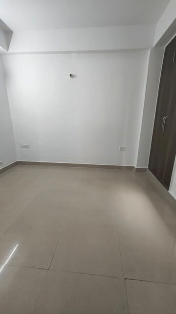 Room in 2 BHK Apartment at Supertech Cape Town, Sector 74 – for Sale