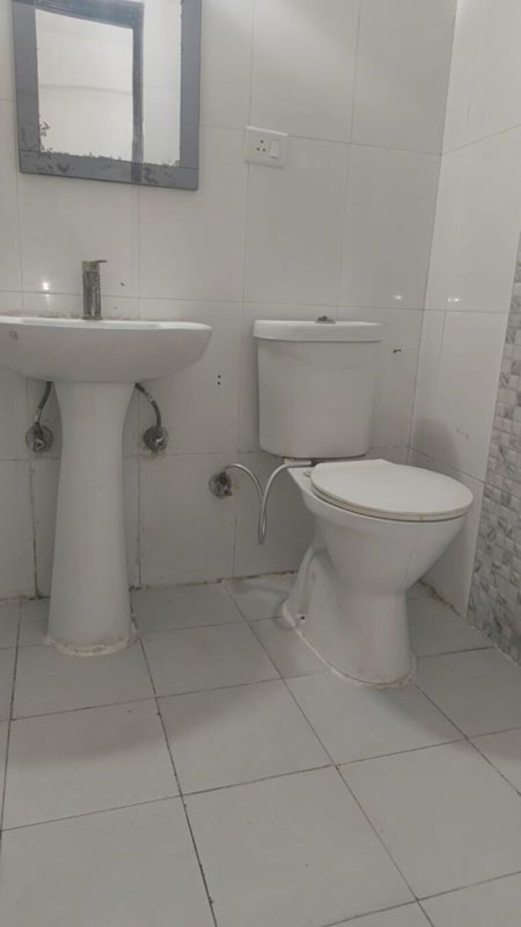 Bathroom, supertech-cape-town 2 Bedroom 930 Sq.Ft. Apartment In Sector 74 Noida 10131943