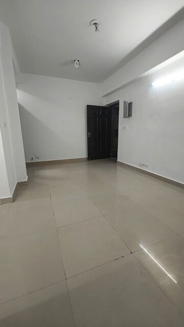 Room in 2 BHK Apartment at Supertech Cape Town, Sector 74 – for Sale