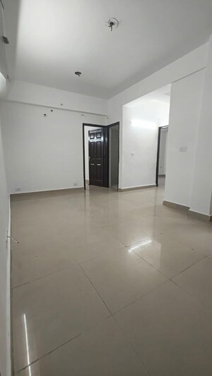 Room in 2 BHK Apartment at Supertech Cape Town, Sector 74 – for Sale