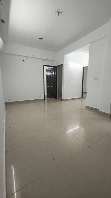 Room in 2 BHK Apartment at Supertech Cape Town, Sector 74 – for Sale