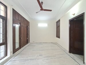 Room in 3 BHK Builder Floor at Greater Kailash ii – for Rent