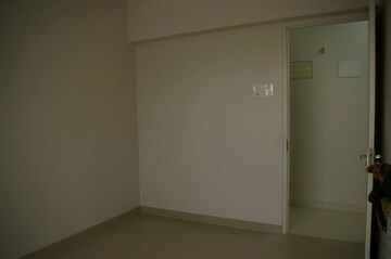 Room in 2 BHK Apartment at Ravi Estate, Pokhran Road No One – for Rent