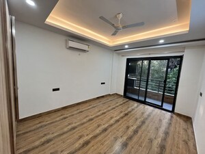 Room in 3 BHK Builder Floor at Sector 43 – for Rent