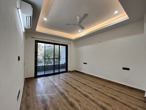 Room in 3 BHK Builder Floor at Sector 43 – for Rent