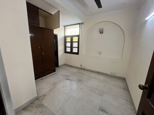 Room in 2 BHK Builder Floor at Sushant Lok I – for Rent
