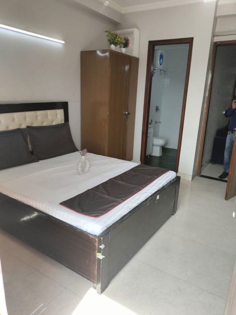 Bedroom, sector 43 3 Bedroom 1854 Sq.Ft. Builder Floor In Sector 43 Gurgaon 10075821