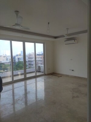 Room in 3.5 BHK Apartment at Ram Shanti Apartment, Sector 52 – for Rent