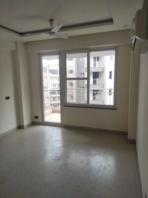 Room in 3.5 BHK Apartment at Parsvnath Presidency, Sector 52 – for Rent