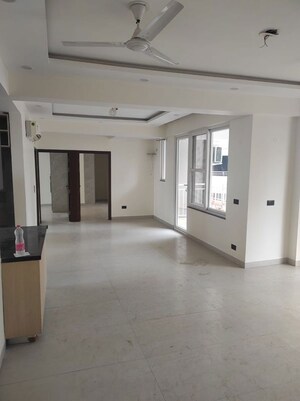 Room in 3.5 BHK Apartment at Parsvnath Presidency, Sector 52 – for Rent