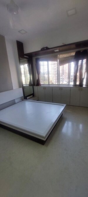 Room in 3 BHK Apartment at Shankar Sheth Apartment, Grant Road – for Rent