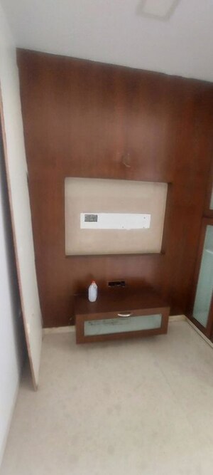 Furnished Amenities in 3 BHK Apartment at Shankar Sheth Apartment, Grant Road – for Rent