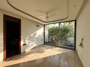 Room in 3 BHK Builder Floor at Sushant Lok I – for Rent