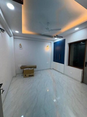 Room in 3 BHK Builder Floor at Sector 46 – for Rent