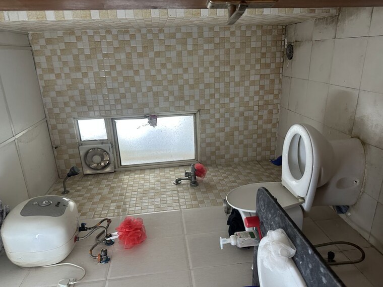 Bathroom, nimbus-the-golden-palm 2.5 Bedroom 1085 Sq.Ft. Apartment In Sector 168 Noida 10132820