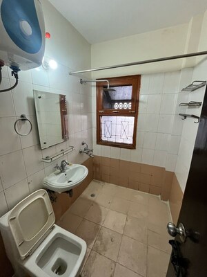 Bathroom in 2.5 BHK Builder Floor at Bancourt Apartment, Sector 44 – for Rent