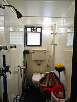 Team Area in 2 BHK Apartment at Mahim West – for Rent