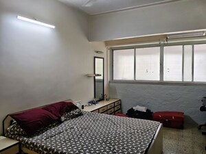Bedroom in 2 BHK Apartment at Mahim West – for Rent