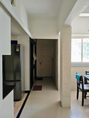 Team Area in 2 BHK Apartment at Mahim West – for Rent