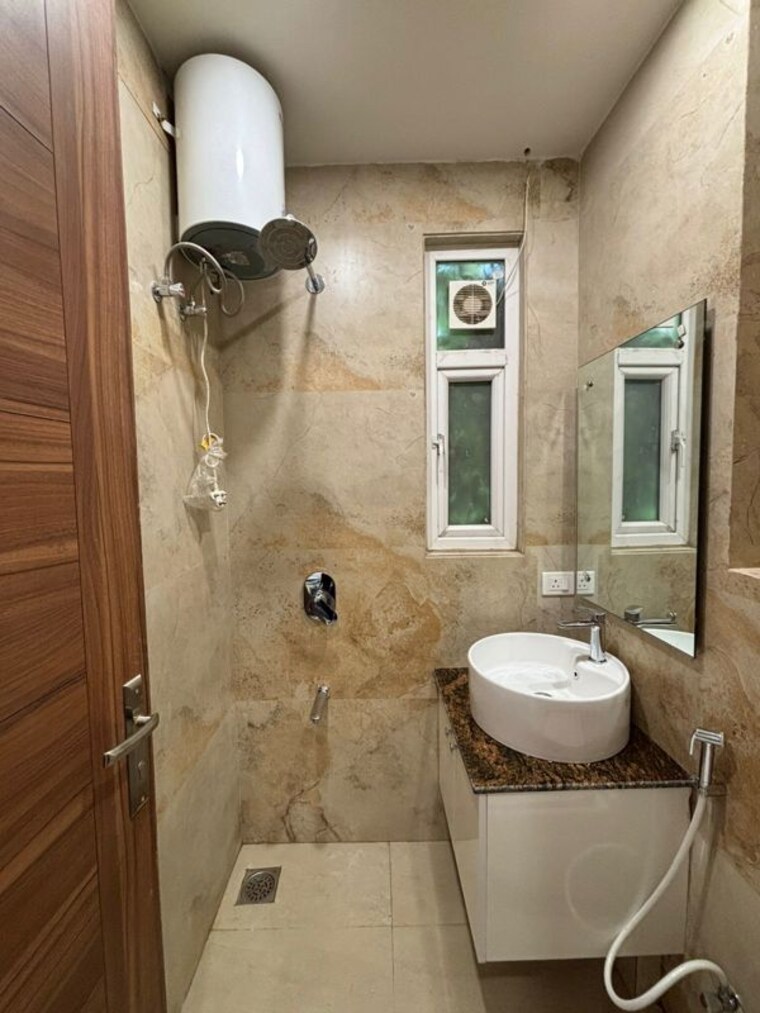 Bathroom, sector 57 4 Bedroom 2550 Sq.Ft. Builder Floor In Sector 57 Gurgaon 10133318