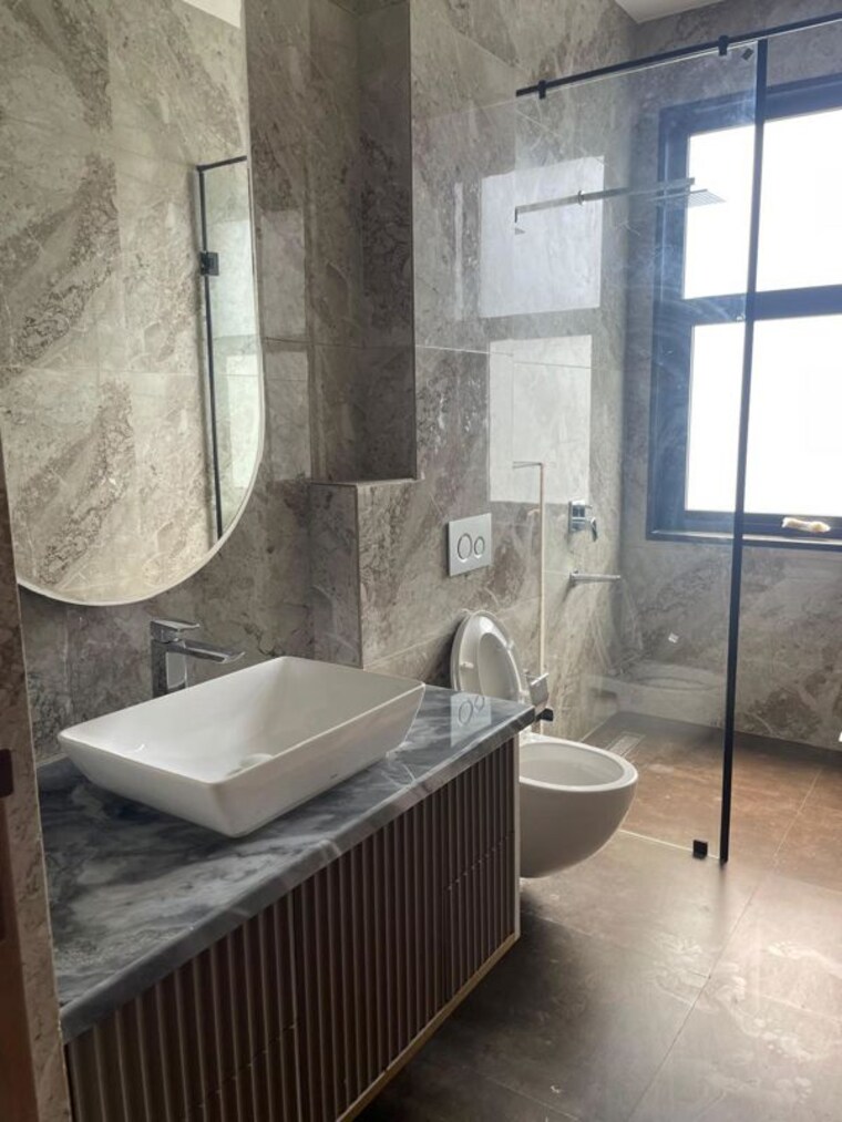Bathroom, dlf city phase 3 4 Bedroom 2950 Sq.Ft. Apartment In Dlf City Phase 3 Gurgaon 9968575