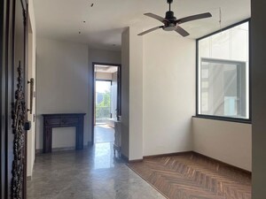 Room in 4 BHK Apartment at Dlf City Phase 3 – for Rent