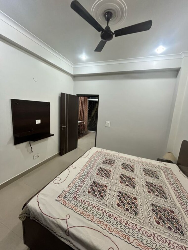 Bedroom, sector 43 2 Bedroom 1245 Sq.Ft. Builder Floor In Sector 43 Gurgaon 9954492